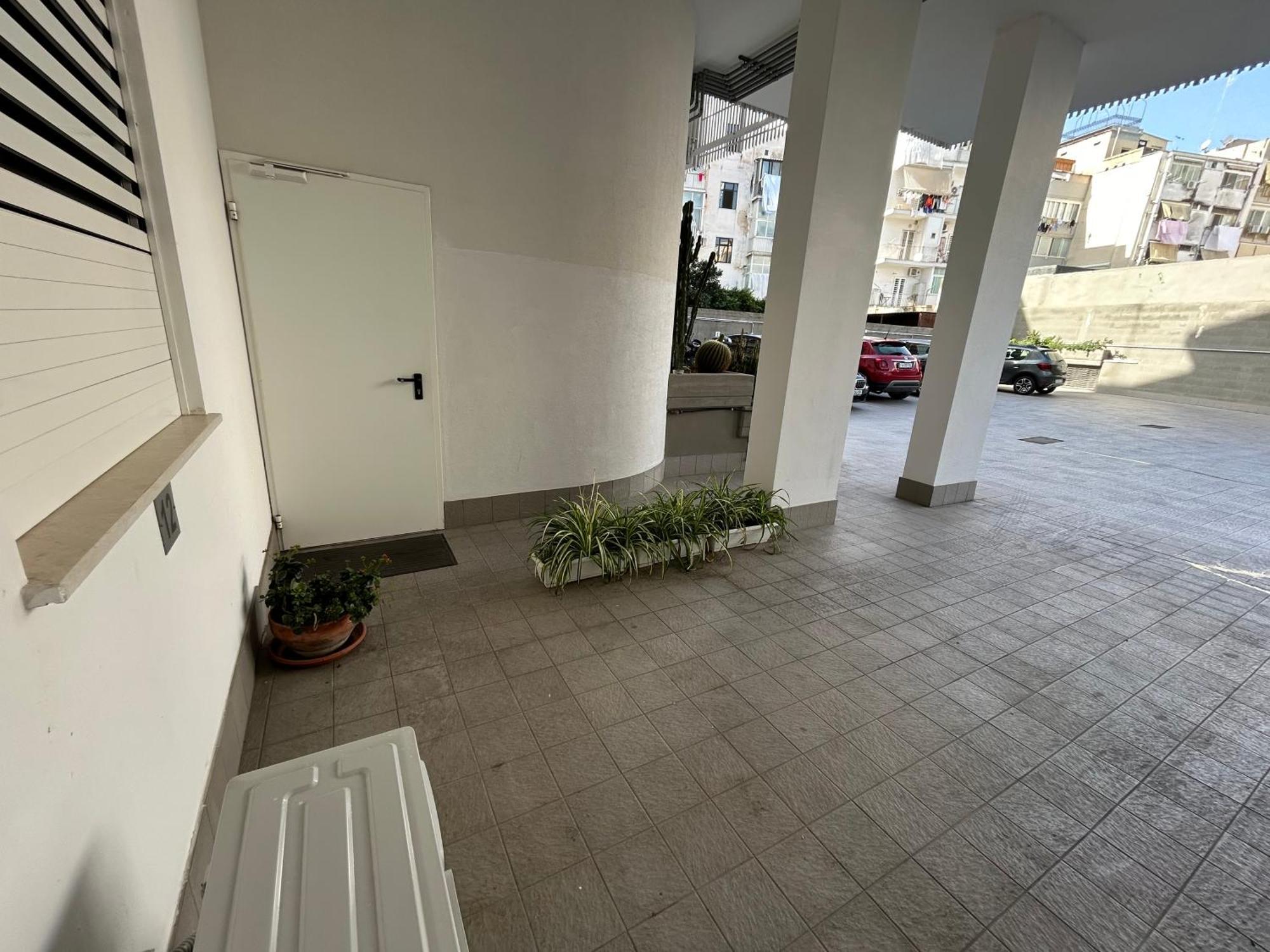 Central Modern Studio * Bari