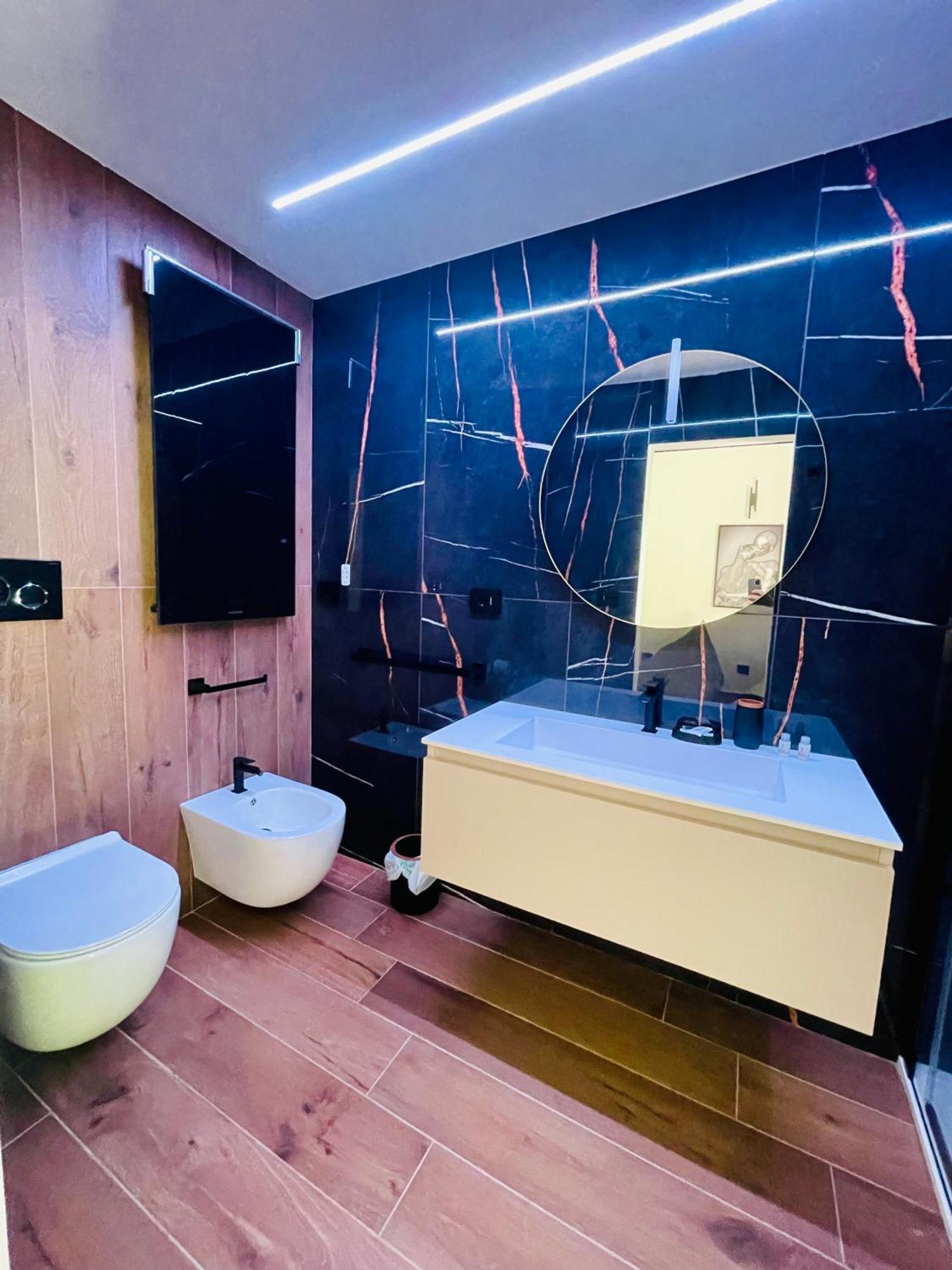 Suite169 Black