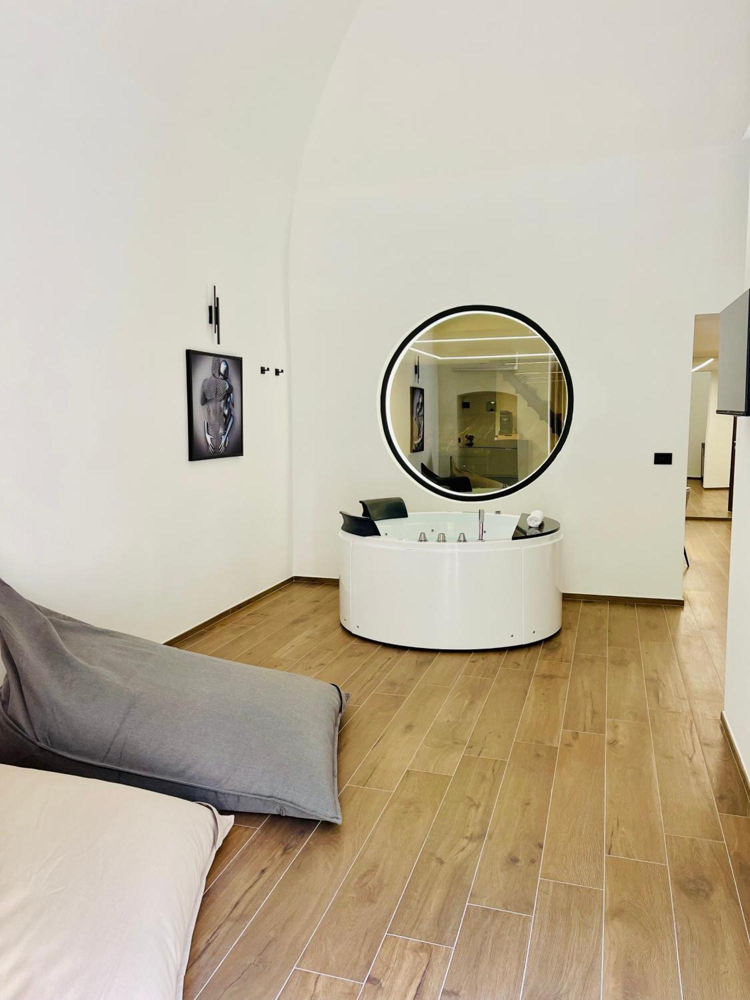 Apartment Suite169 Black