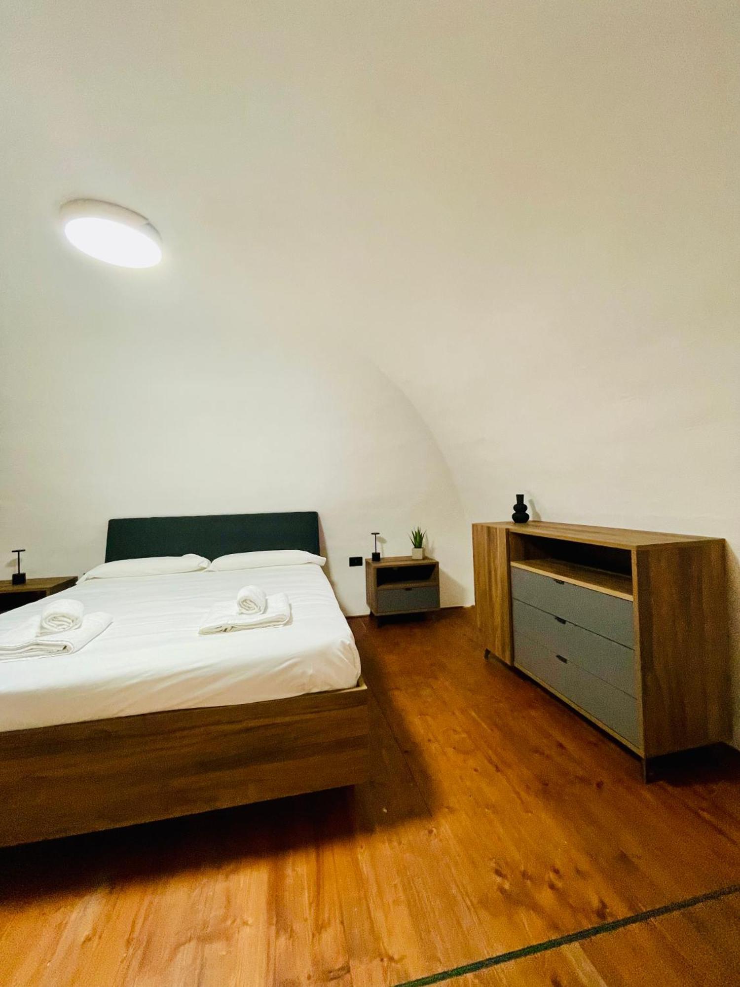 Apartment Suite169 Black