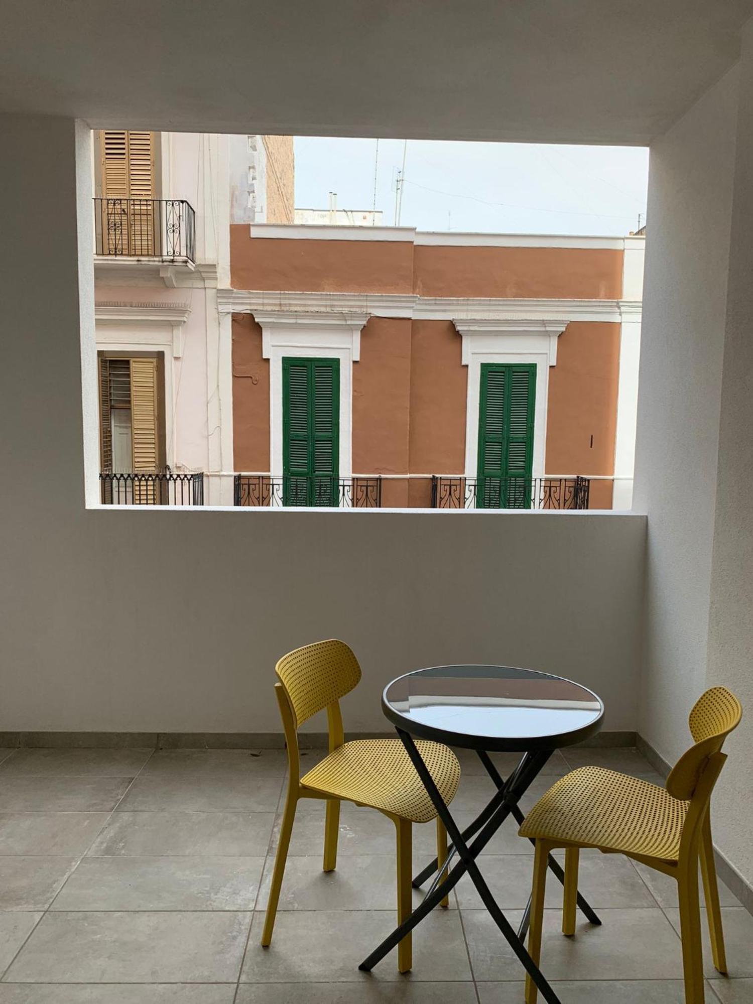 Domus13-with Private Parking Apartment Bari