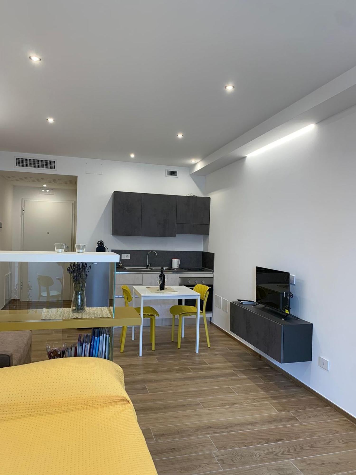 Domus13-with Private Parking Bari