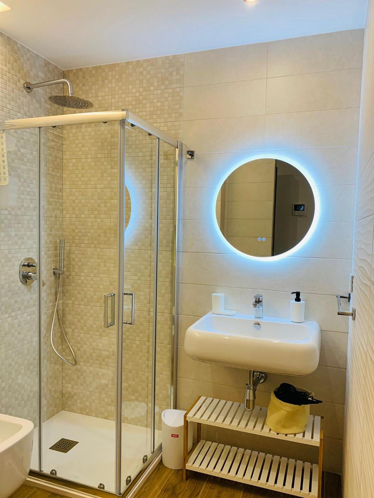 Domus13-with Private Parking Apartment