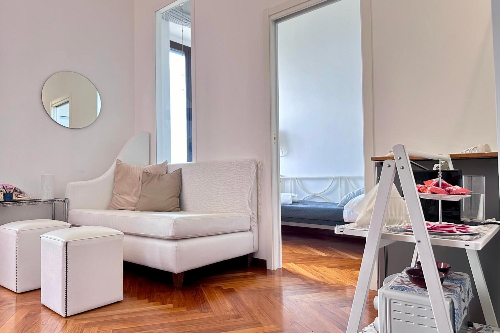 Luxury Eugy - City Center & Seaview Bari