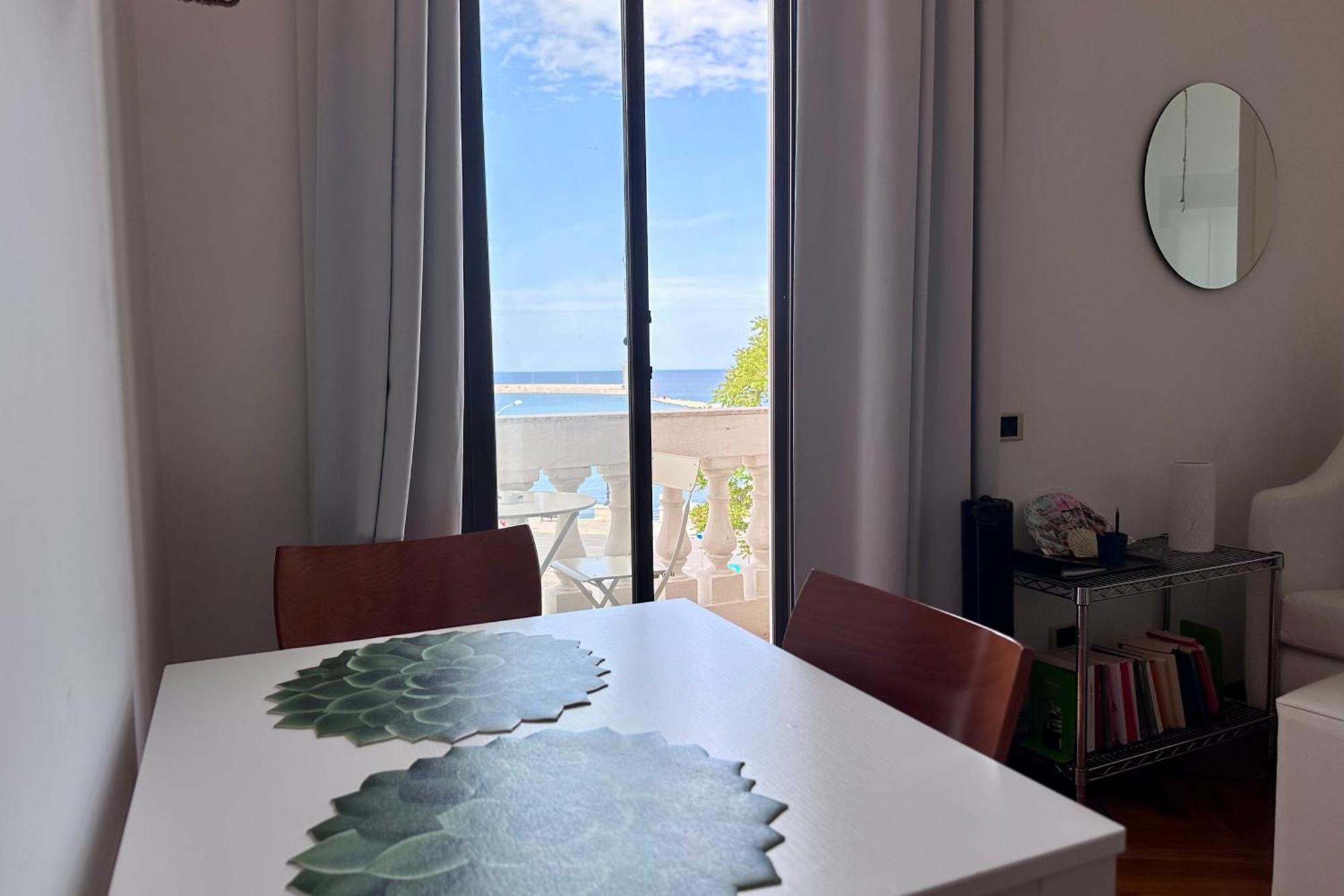 Luxury Eugy - City Center & Seaview Appartement *