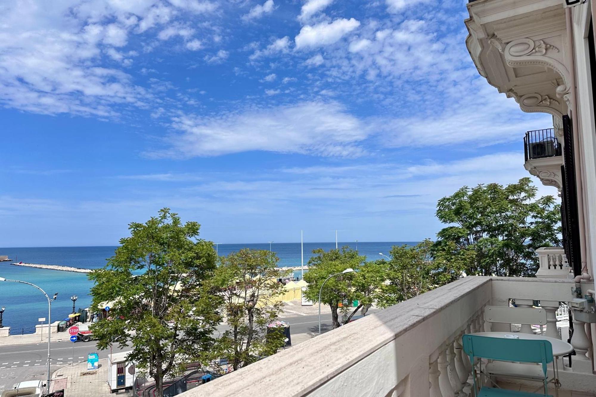 Luxury Eugy - City Center & Seaview * Bari