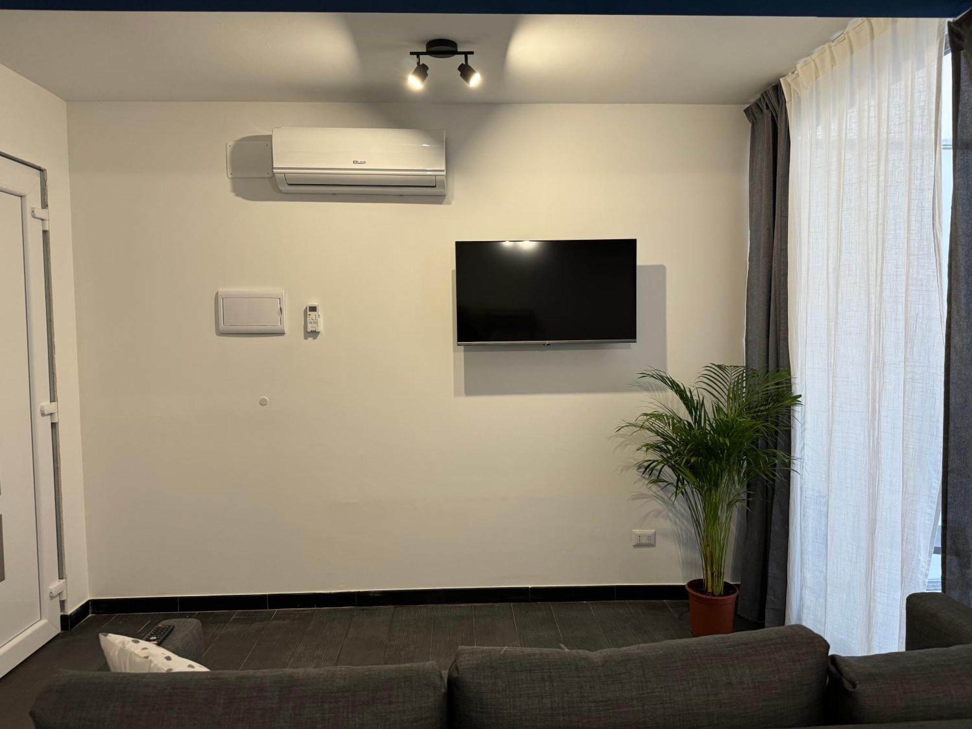 Black & Breakfast Apartment