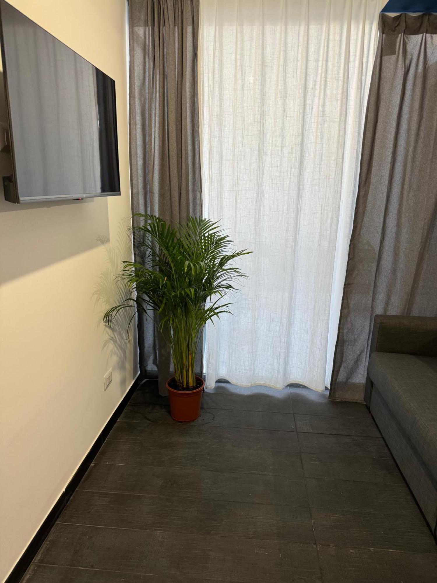 Black & Breakfast Apartment