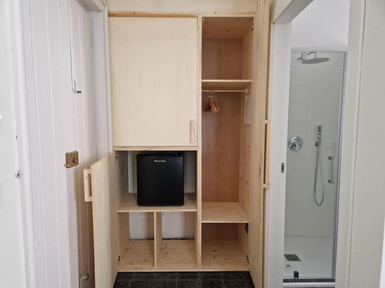 Lostabile & Coworking Guest house