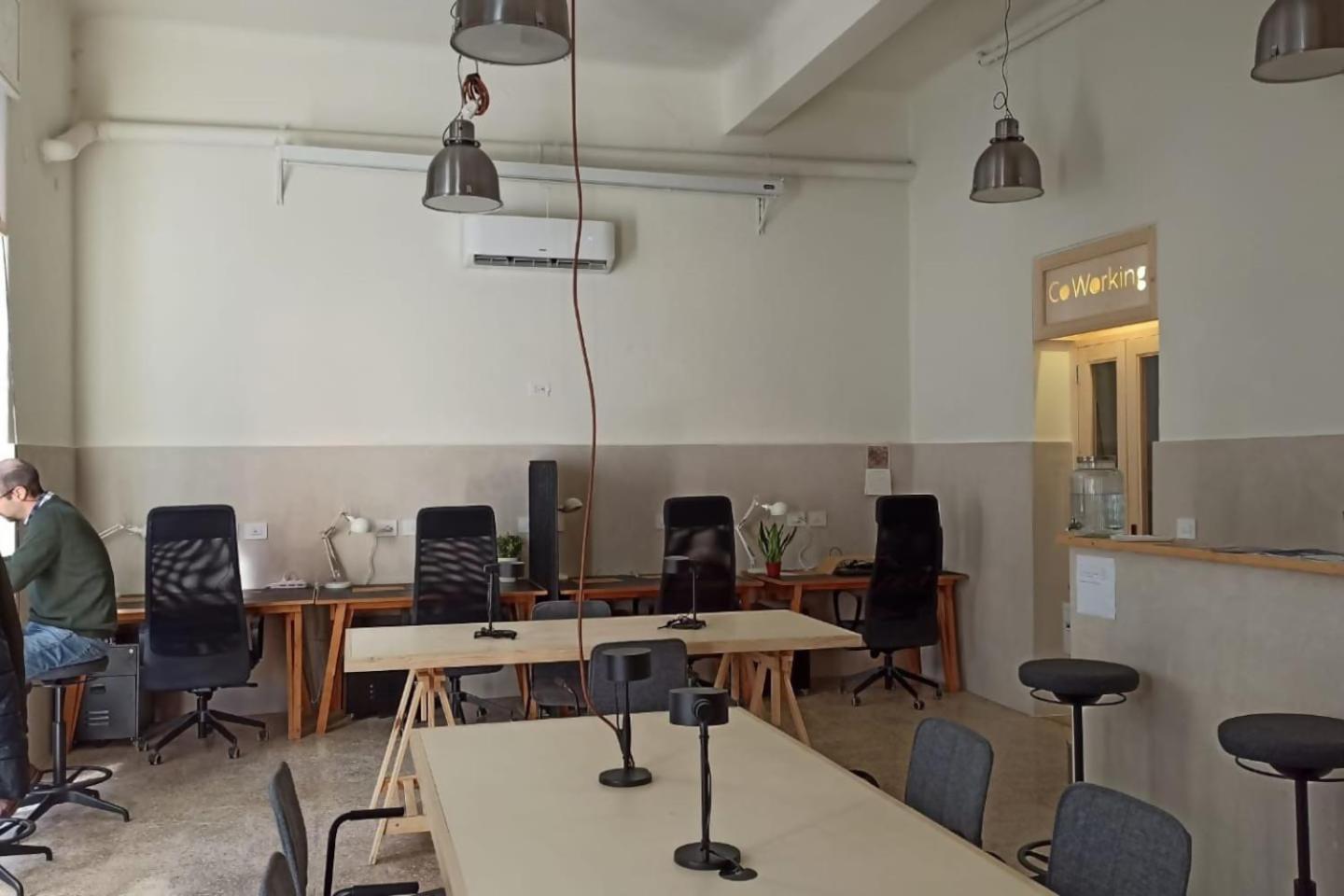 Lostabile & Coworking Guest house *