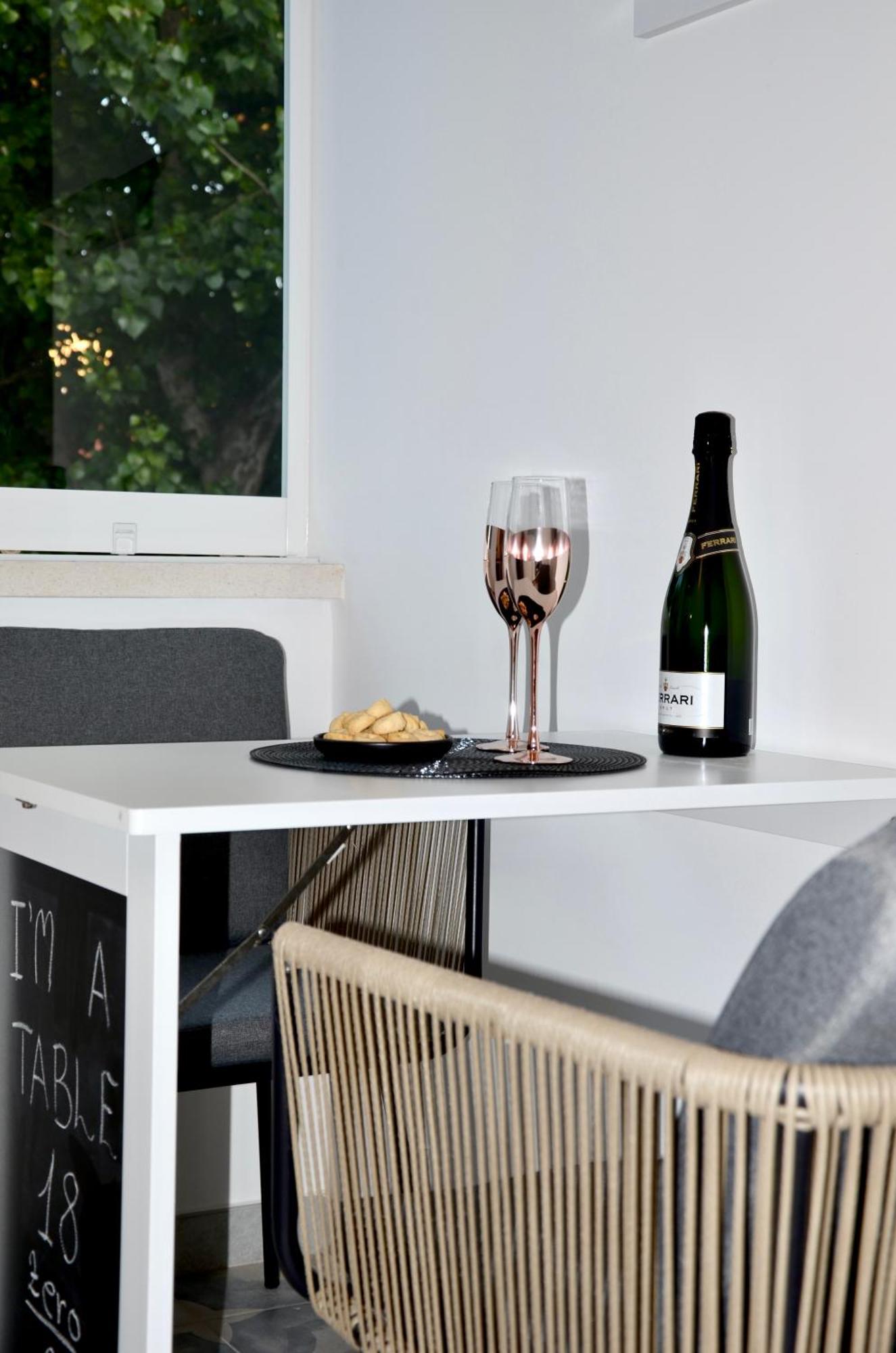 18zero2 Luxury Apartment