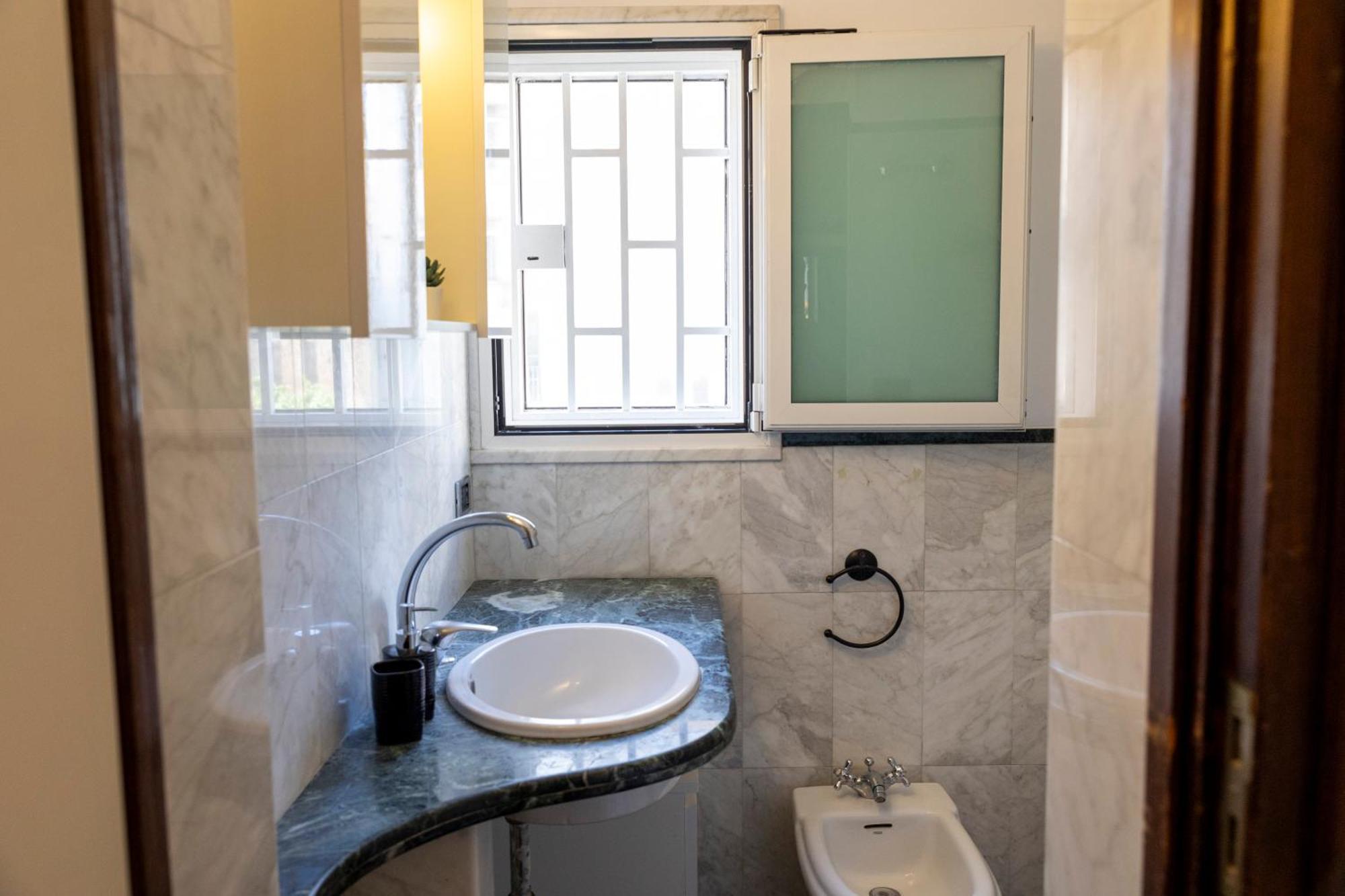 Sulla Via Del Teatro Apartment
