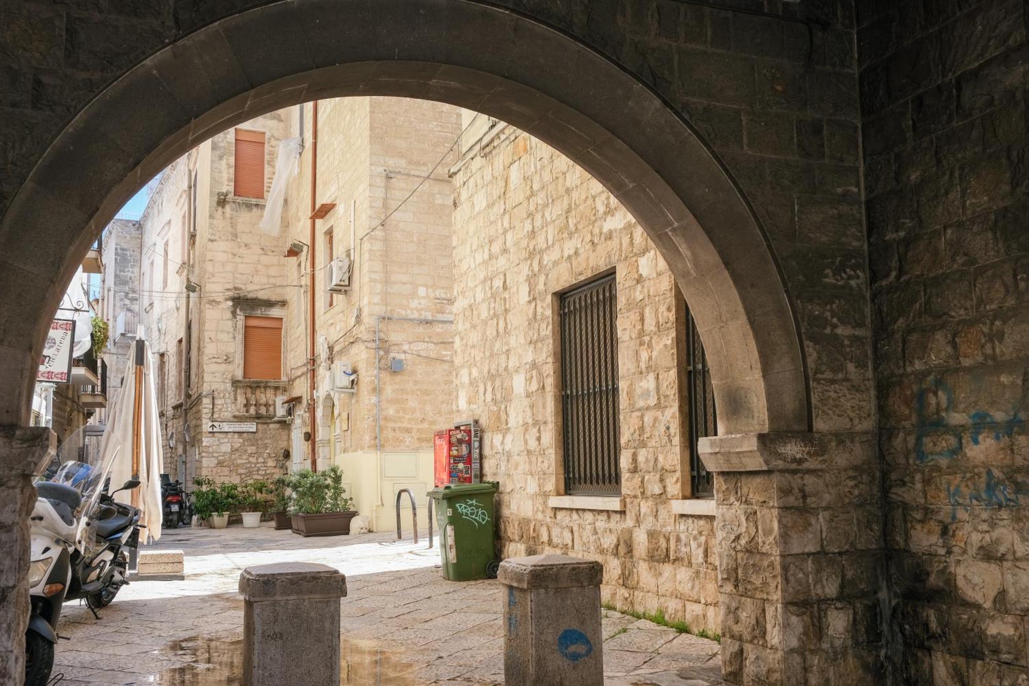 Porta Dei Mori * Bari