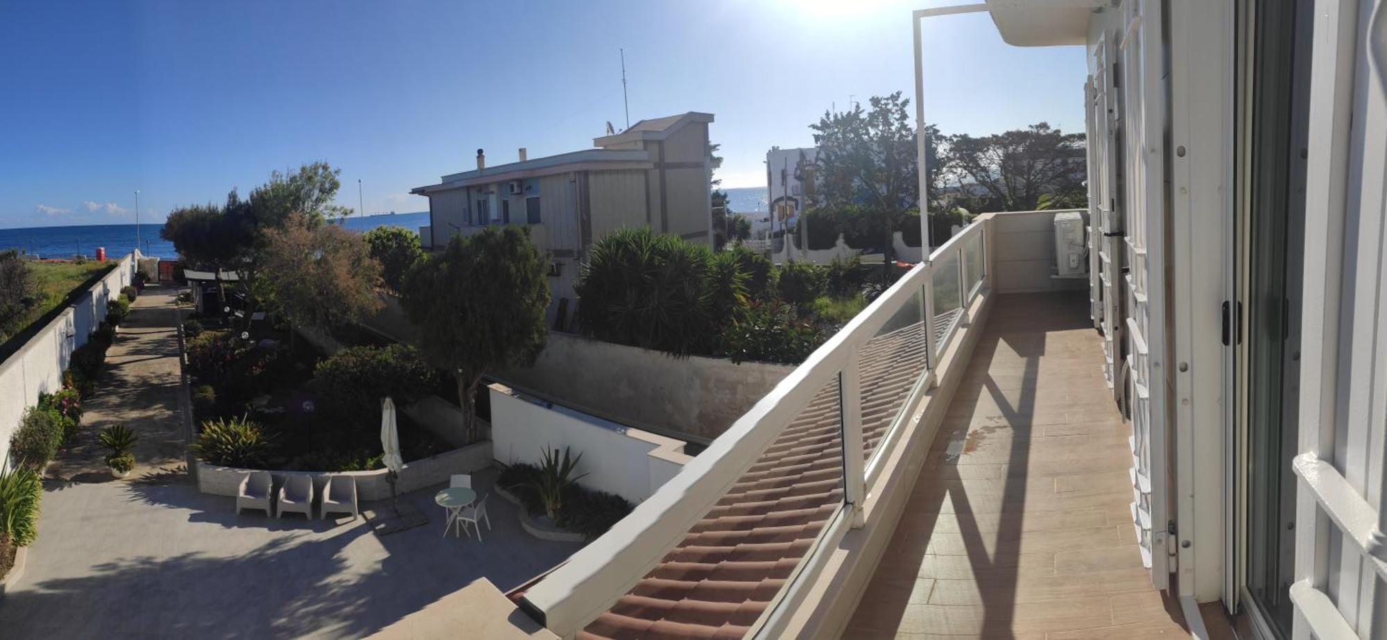 Seagull - Front And Sea View & Airport Apartment Bari