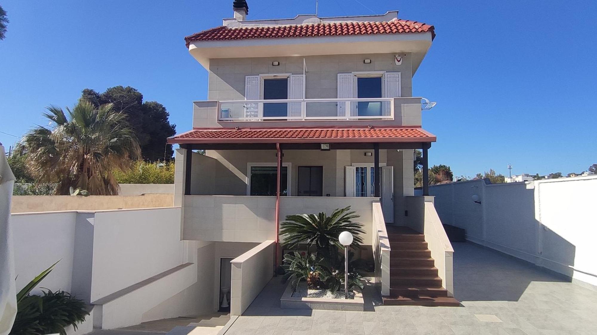 Seagull - Front And Sea View & Airport Apartment