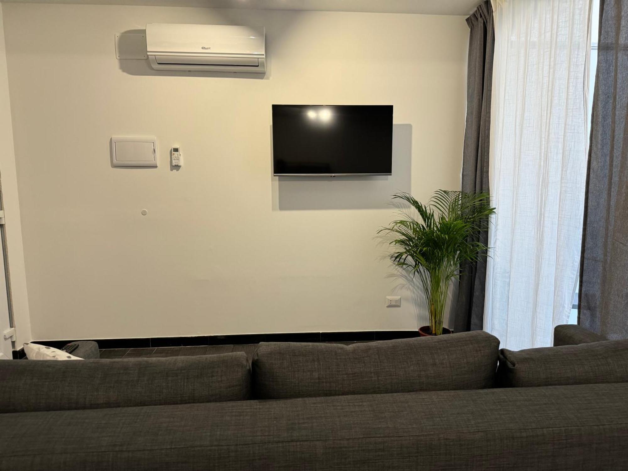 Black & Breakfast Apartment *