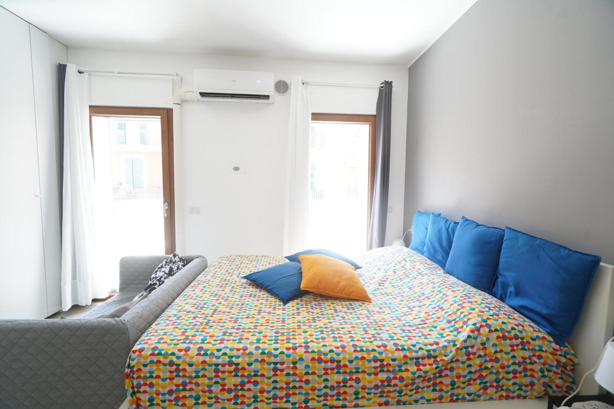 Central Modern Studio Apartment *