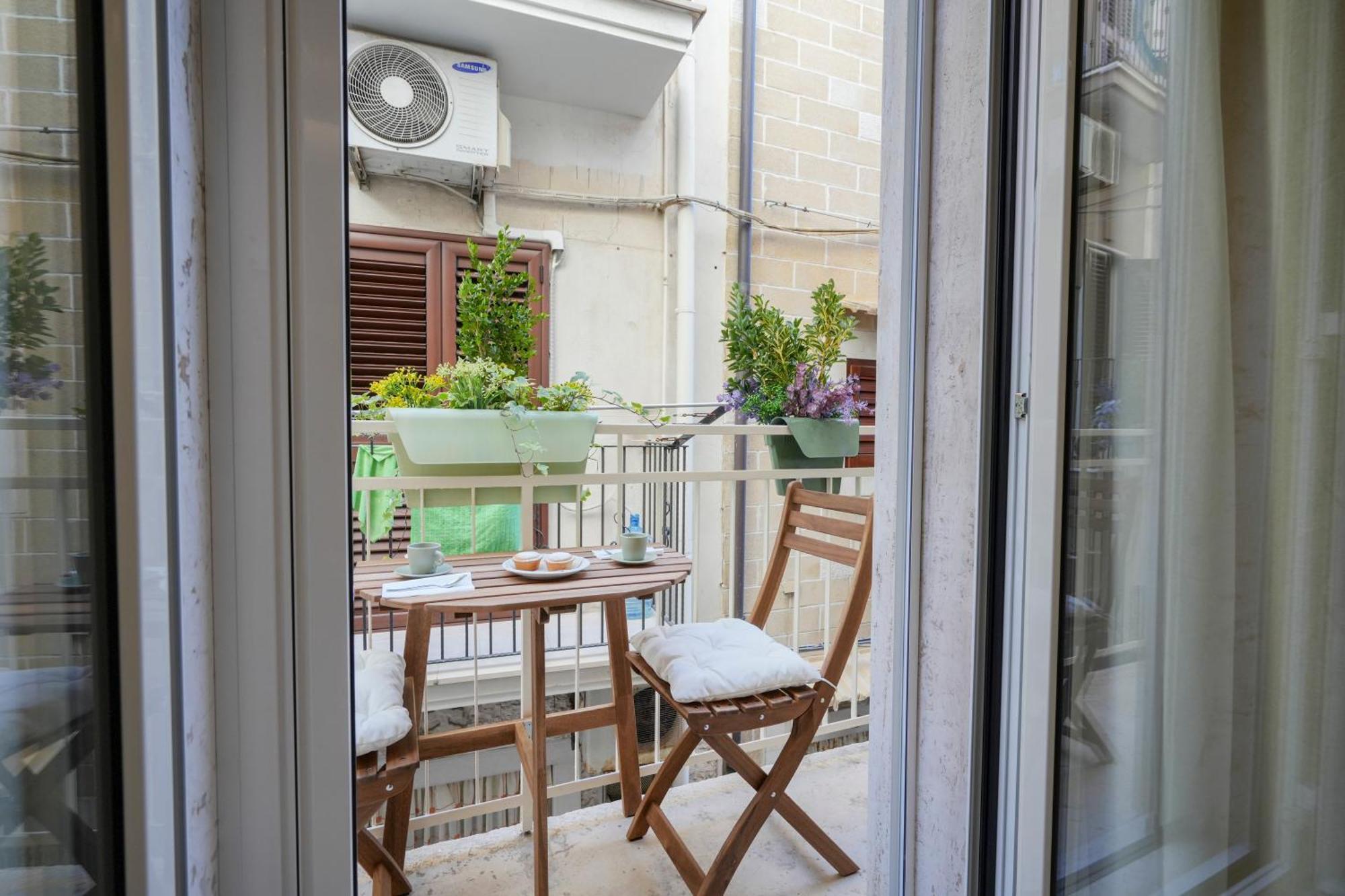 Mimi's - Charming Old Town