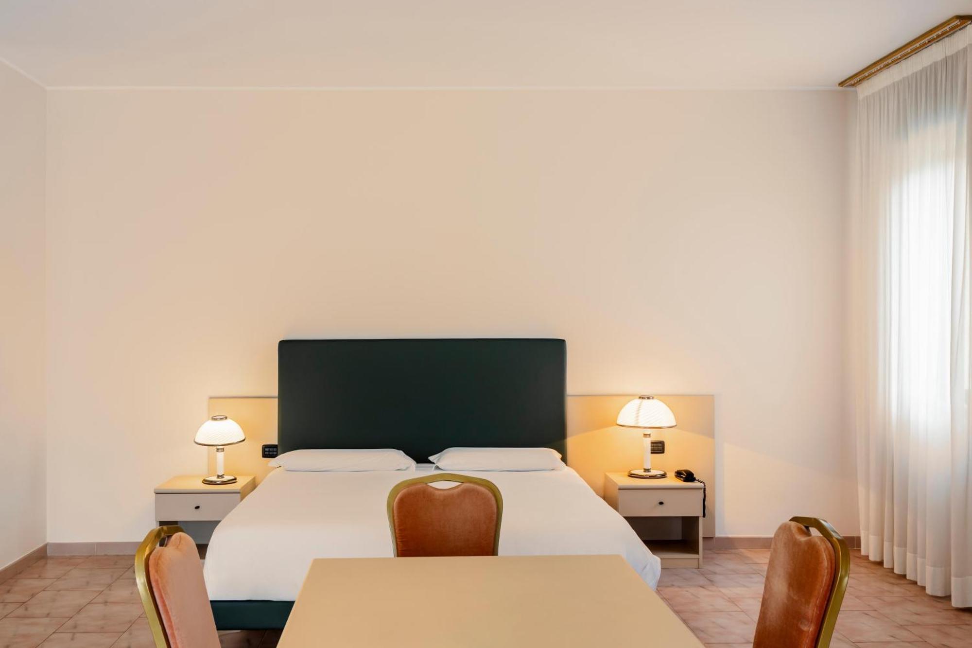Hotel Rondo 3*