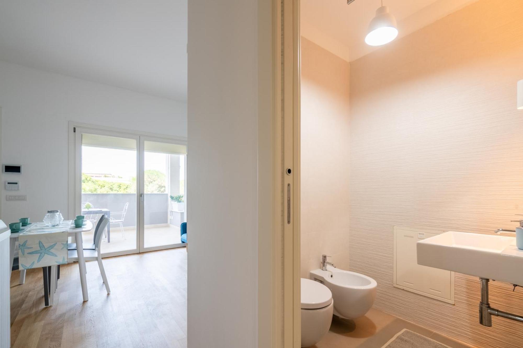 Maison Blaesia - Beachfront Modern Sea Loft Apartment Bari