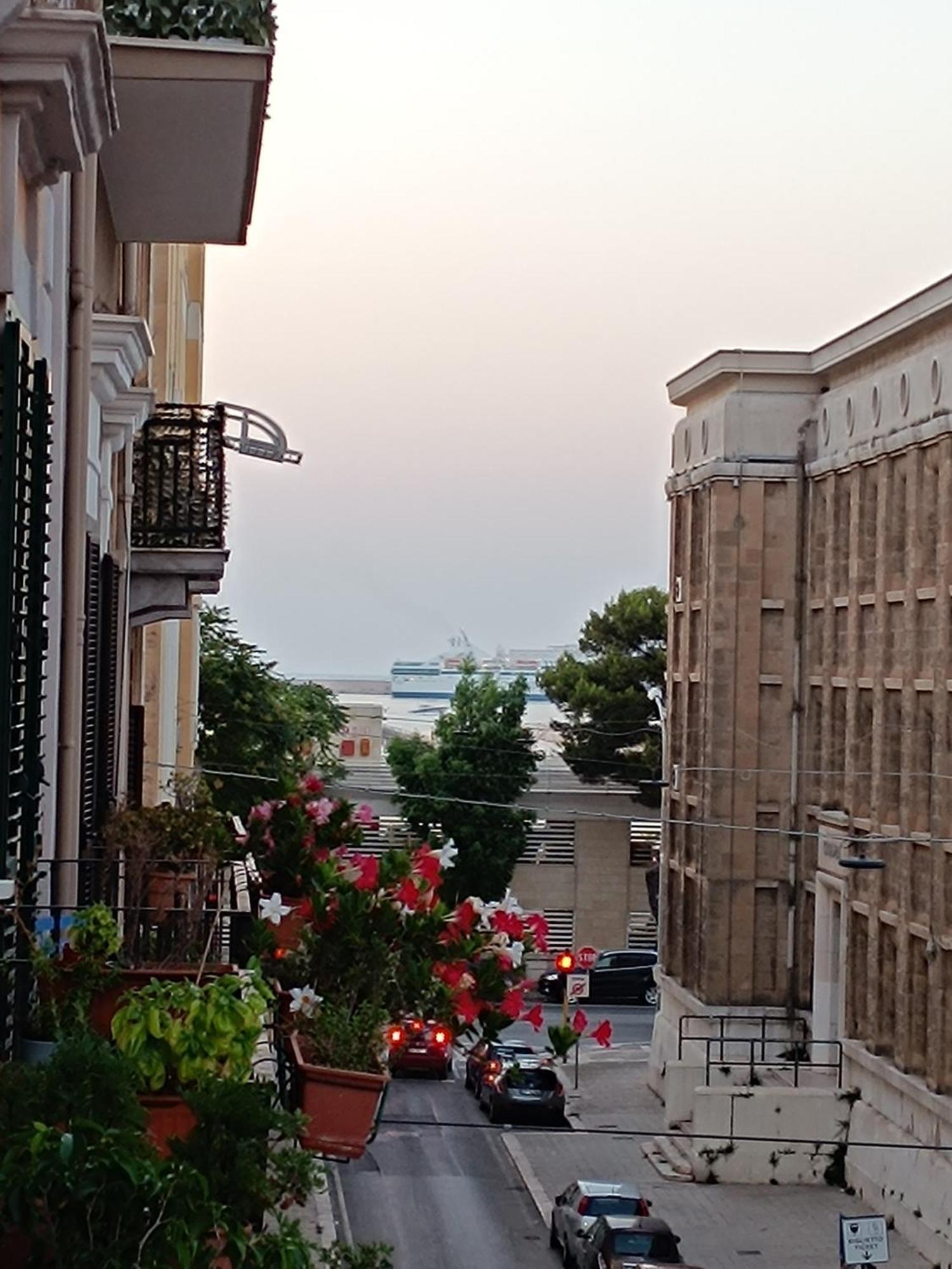 Port View Apartment