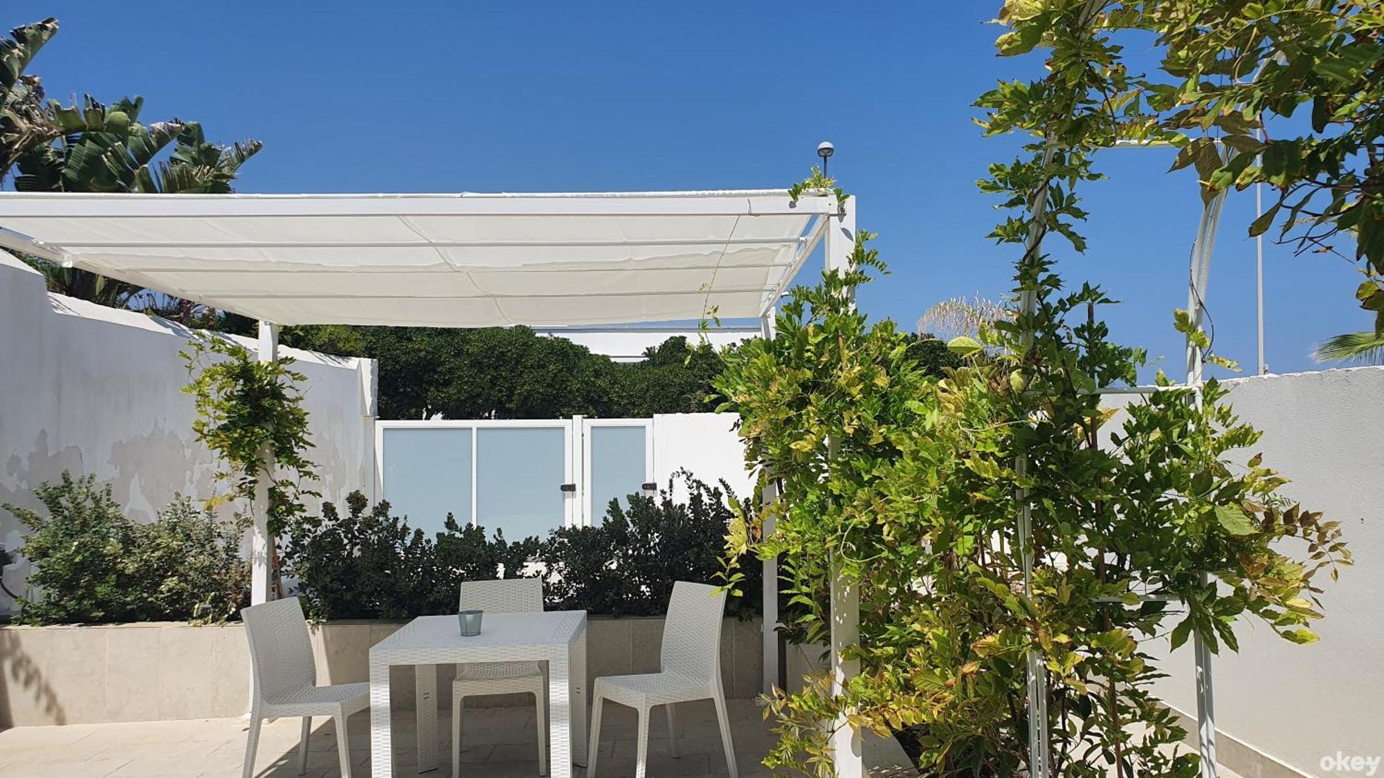 Mediterranea - Seaview, Pool & Garden Apartment *