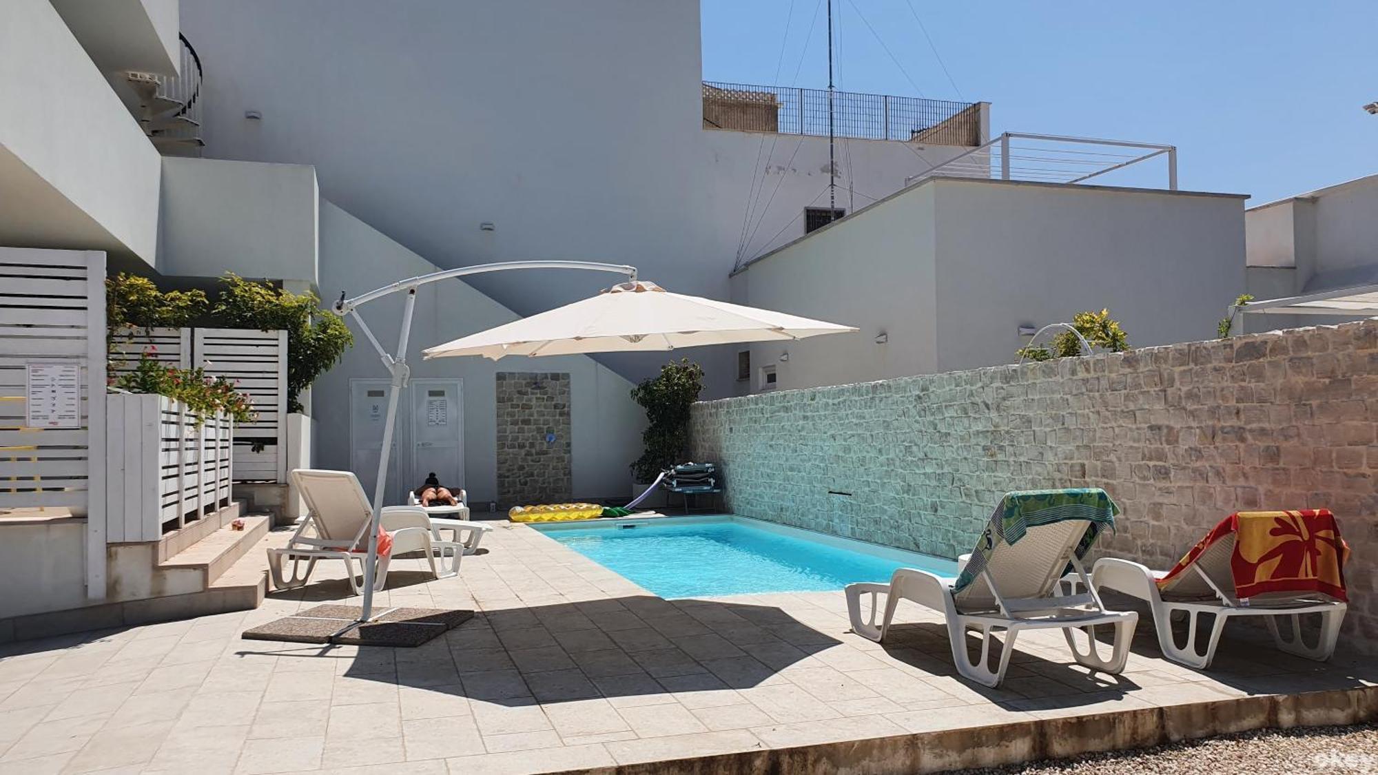 Mediterranea - Seaview, Pool & Garden Apartment