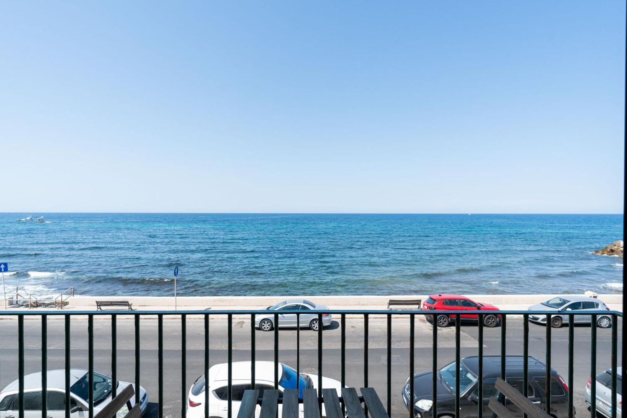 The Sea Outside By Wonderful Italy *