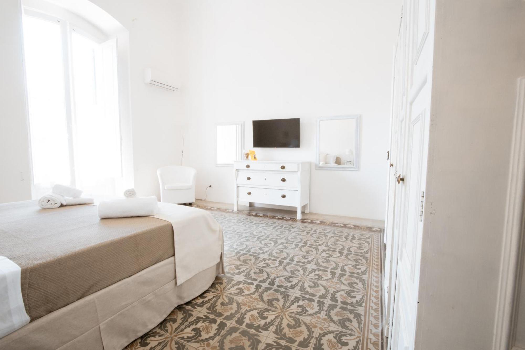 Shabby Chic Apartment *