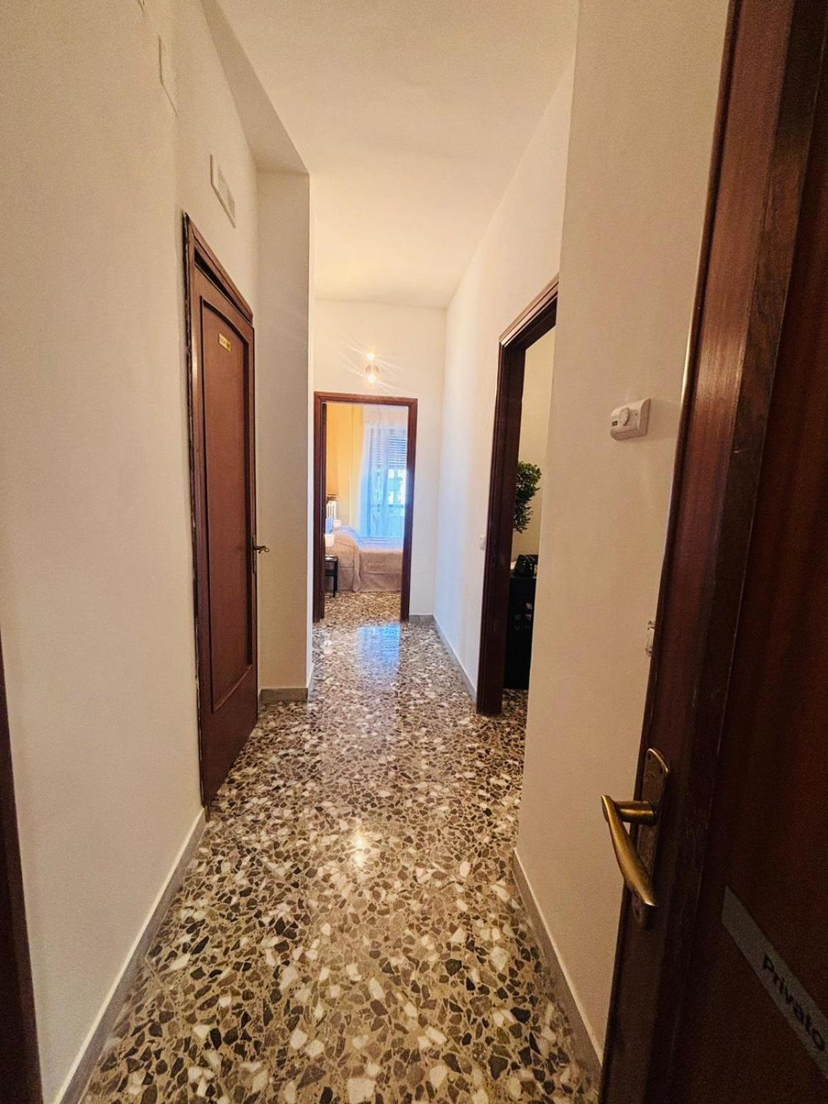 Matthias And Apartment Bari