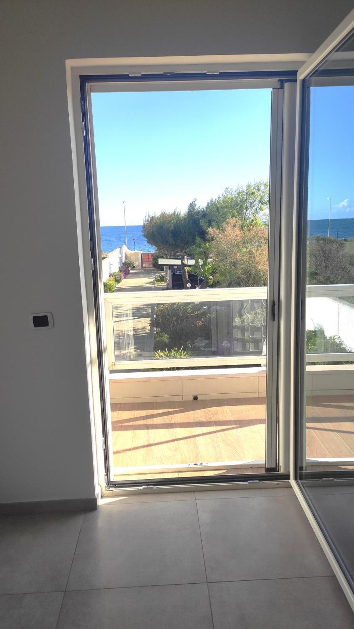 Seagull - Front And Sea View & Airport Apartment Bari