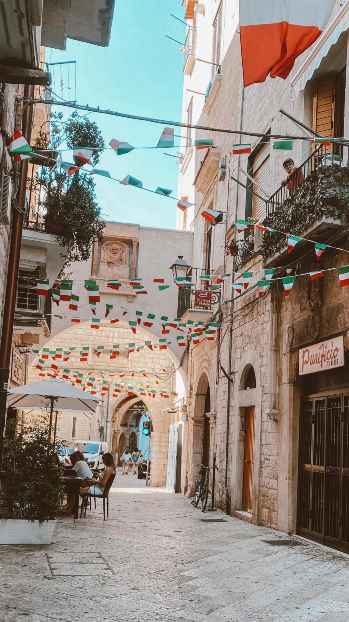 100 Sqm Terrace, Close To The Old Town & Shopping Area & Harbour * Bari