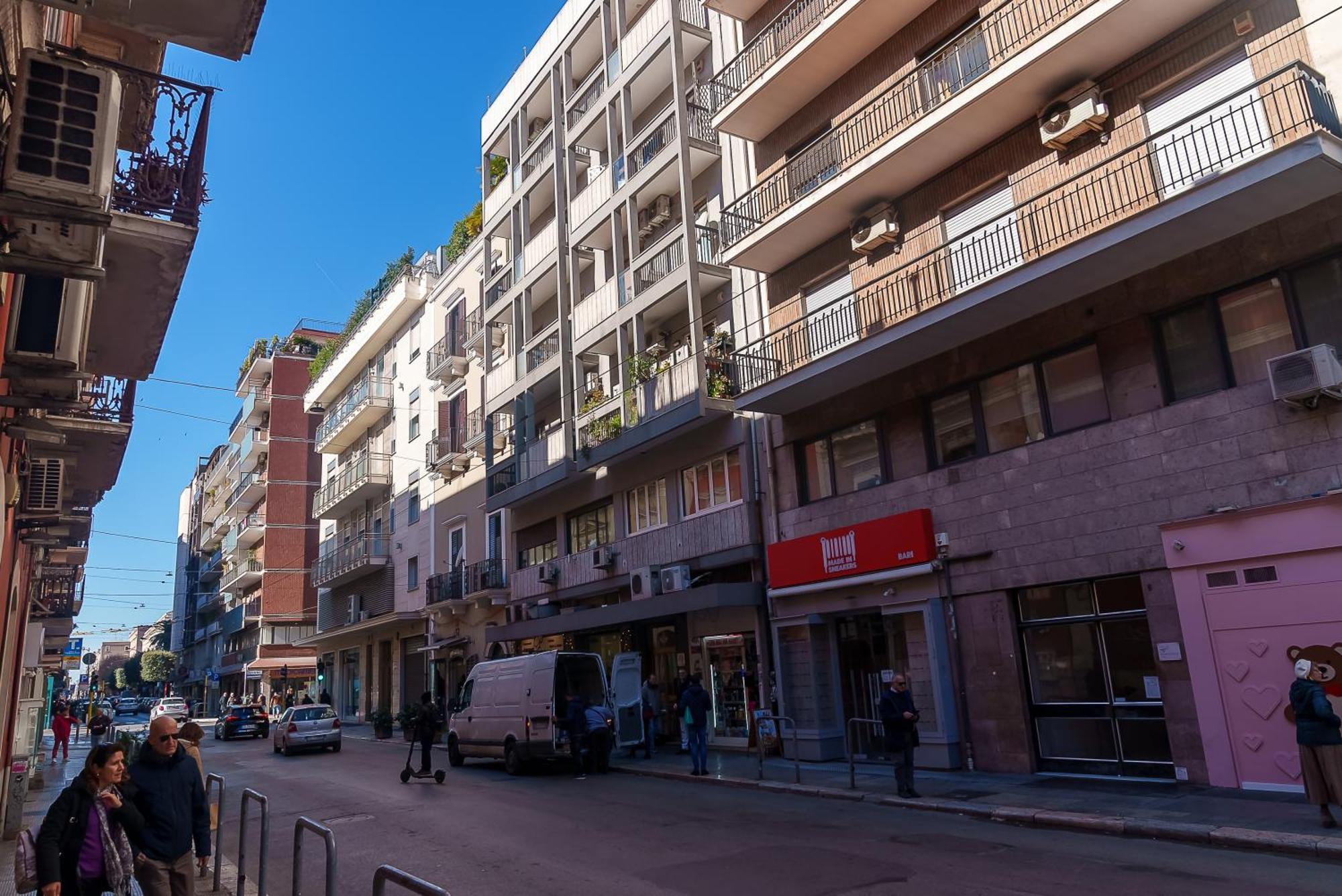 Via Prospero Petroni 9 - Stazione - * Bari