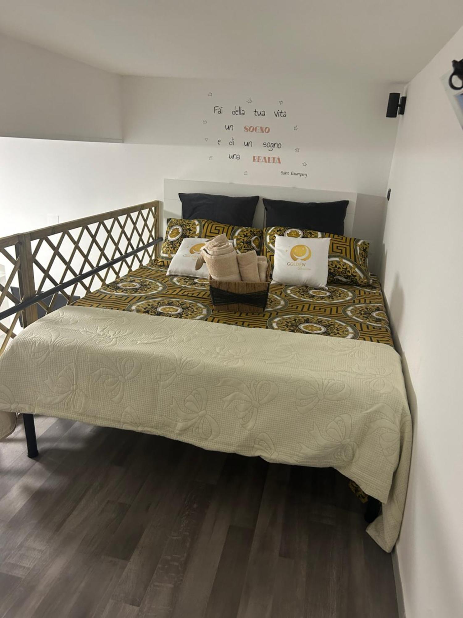 Apartment Golden Dreams *