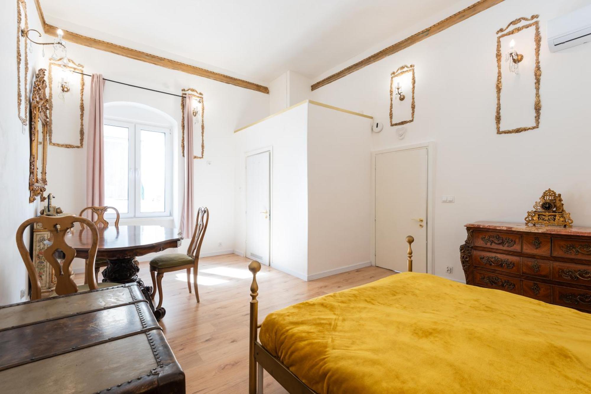 Apartment Historic Next To The Castle Bari