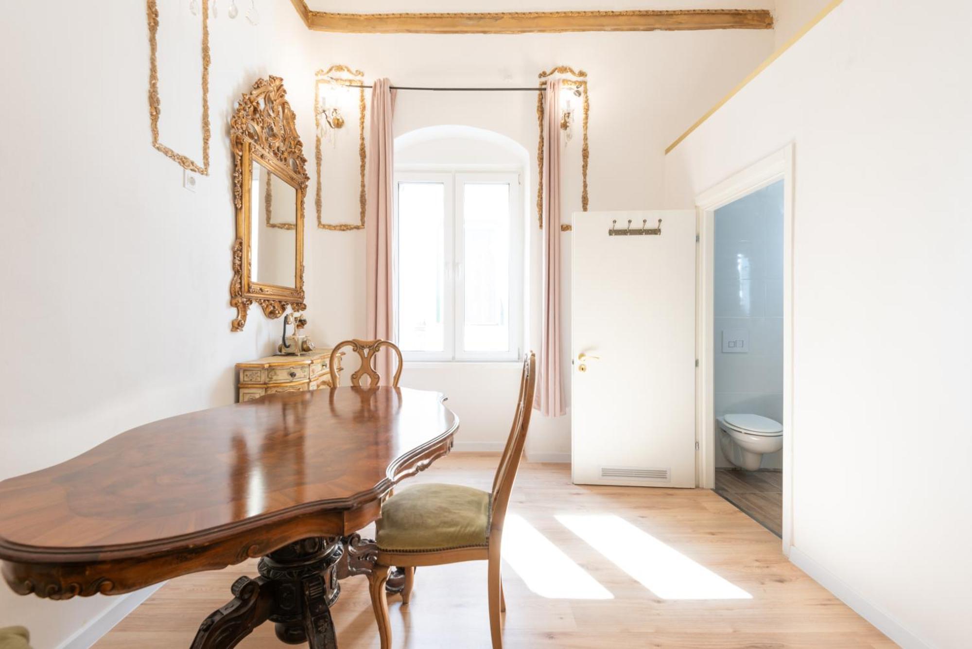 Apartment Historic Next To The Castle Bari