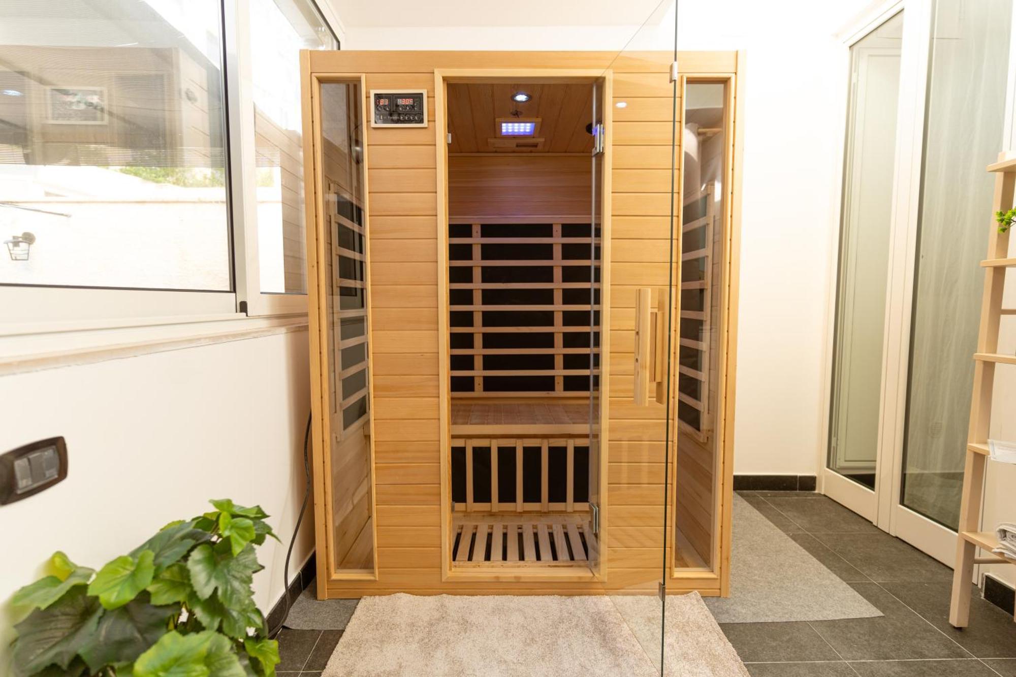Behomes Peaceful Retreat W Sauna Near S *