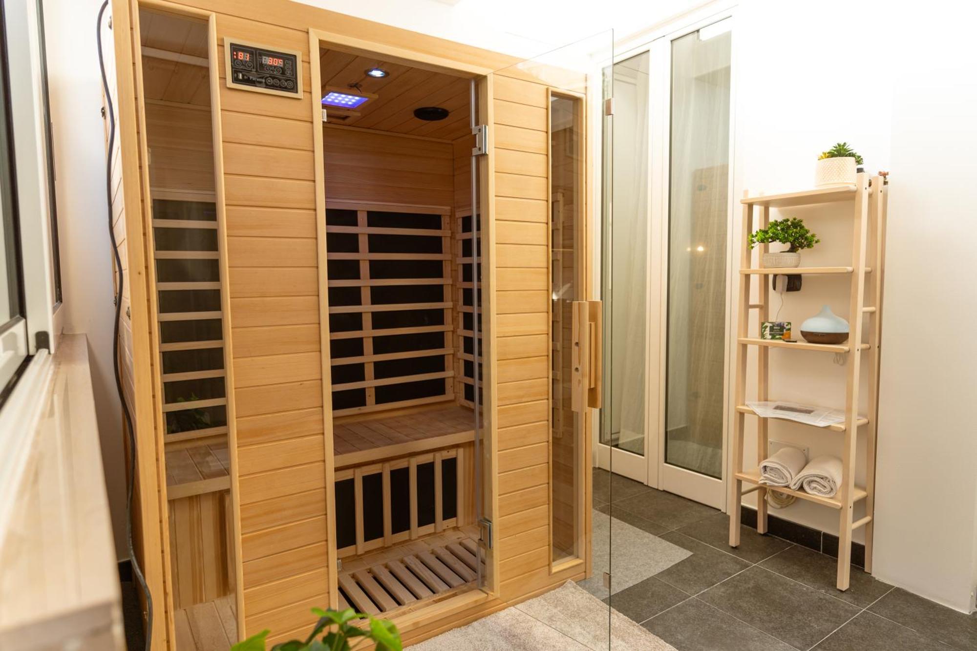 Behomes Peaceful Retreat W Sauna Near S *