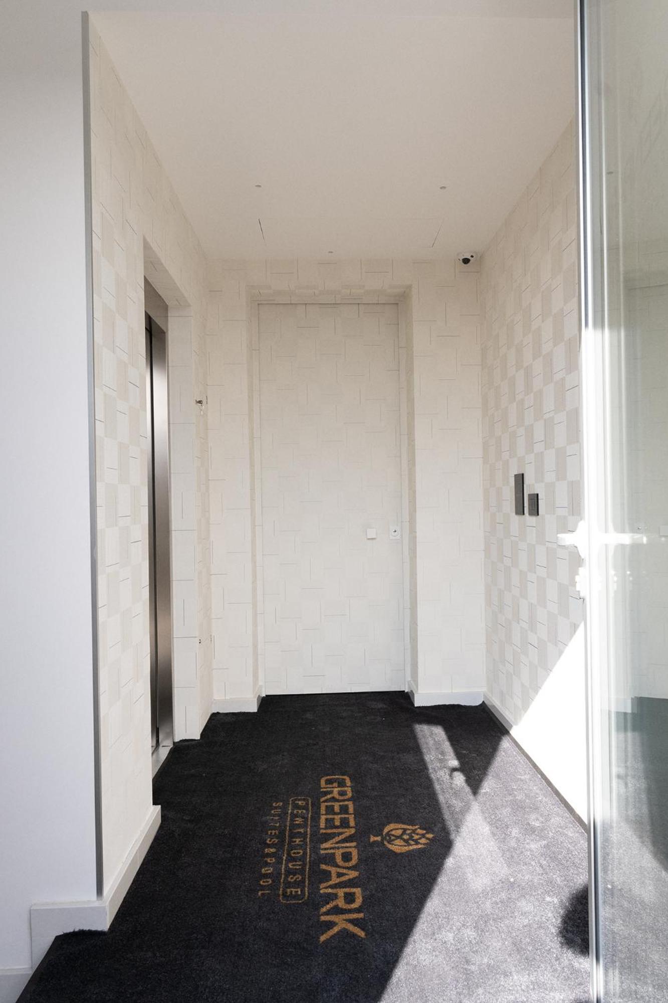 Park Penthouse & Pool - Heated Pool - Bed & Breakfast *