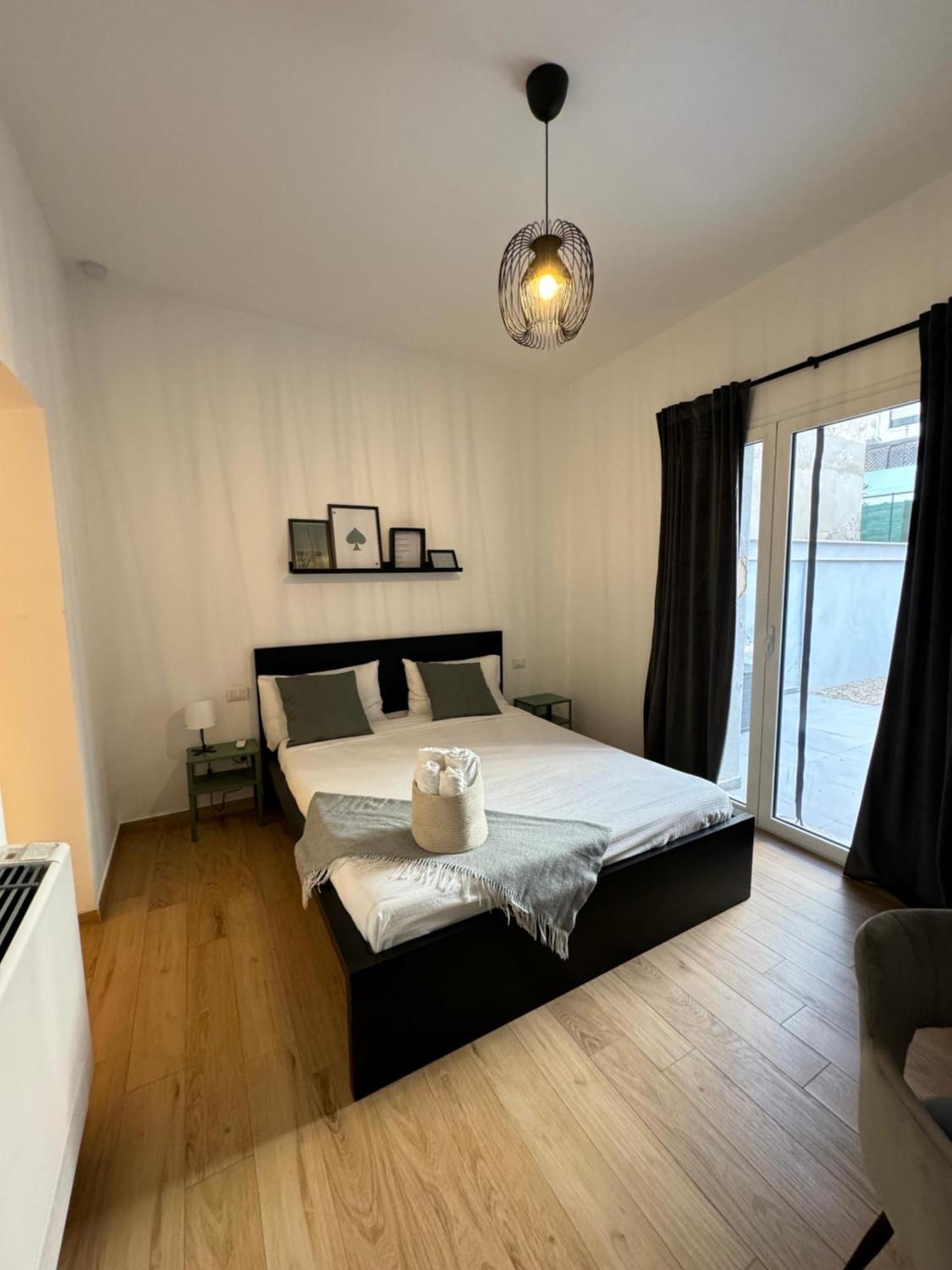 100 Sqm Terrace, Close To The Old Town & Shopping Area & Harbour Bari