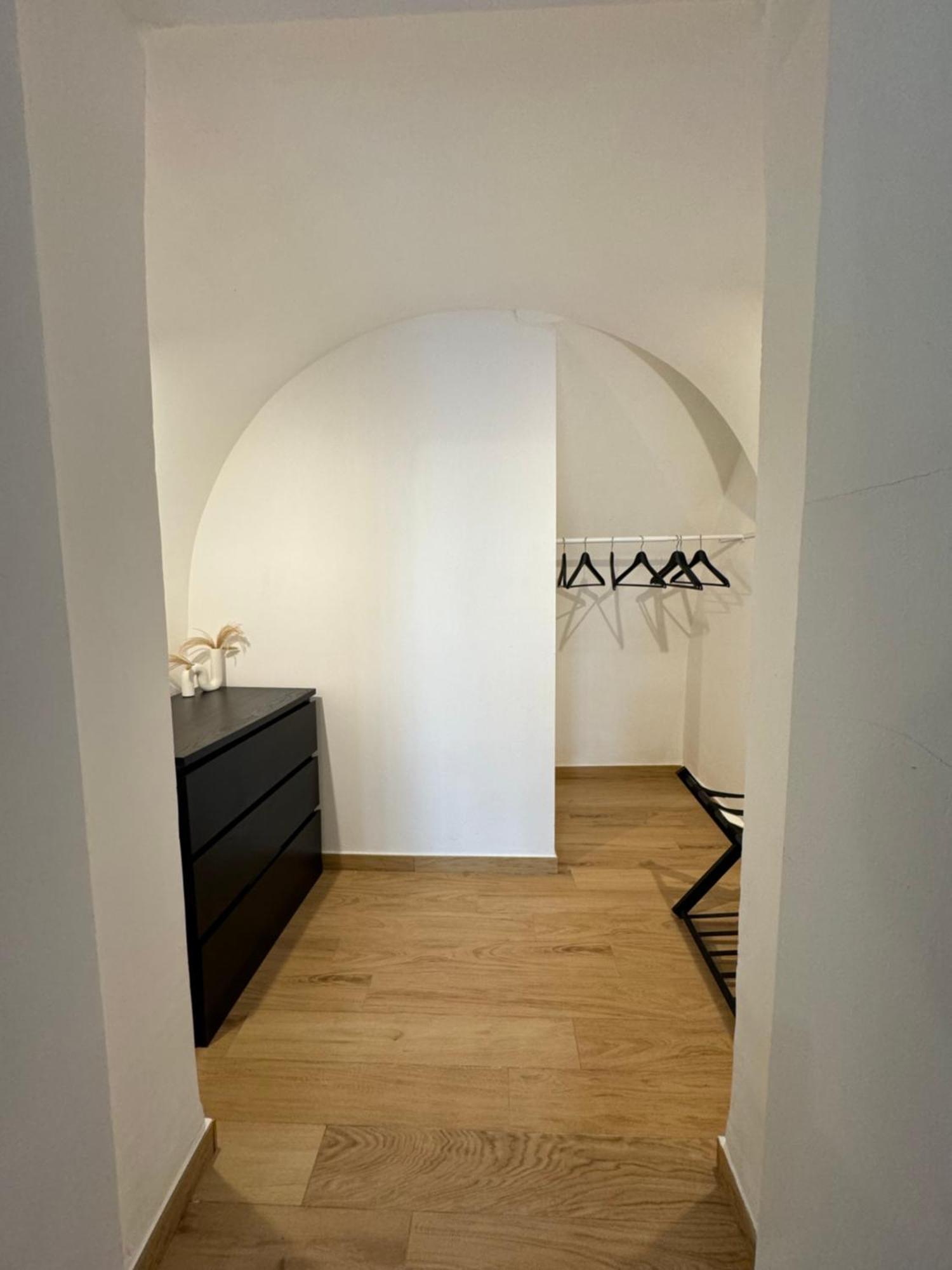 100 Sqm Terrace, Close To The Old Town & Shopping Area & Harbour Apartment Bari