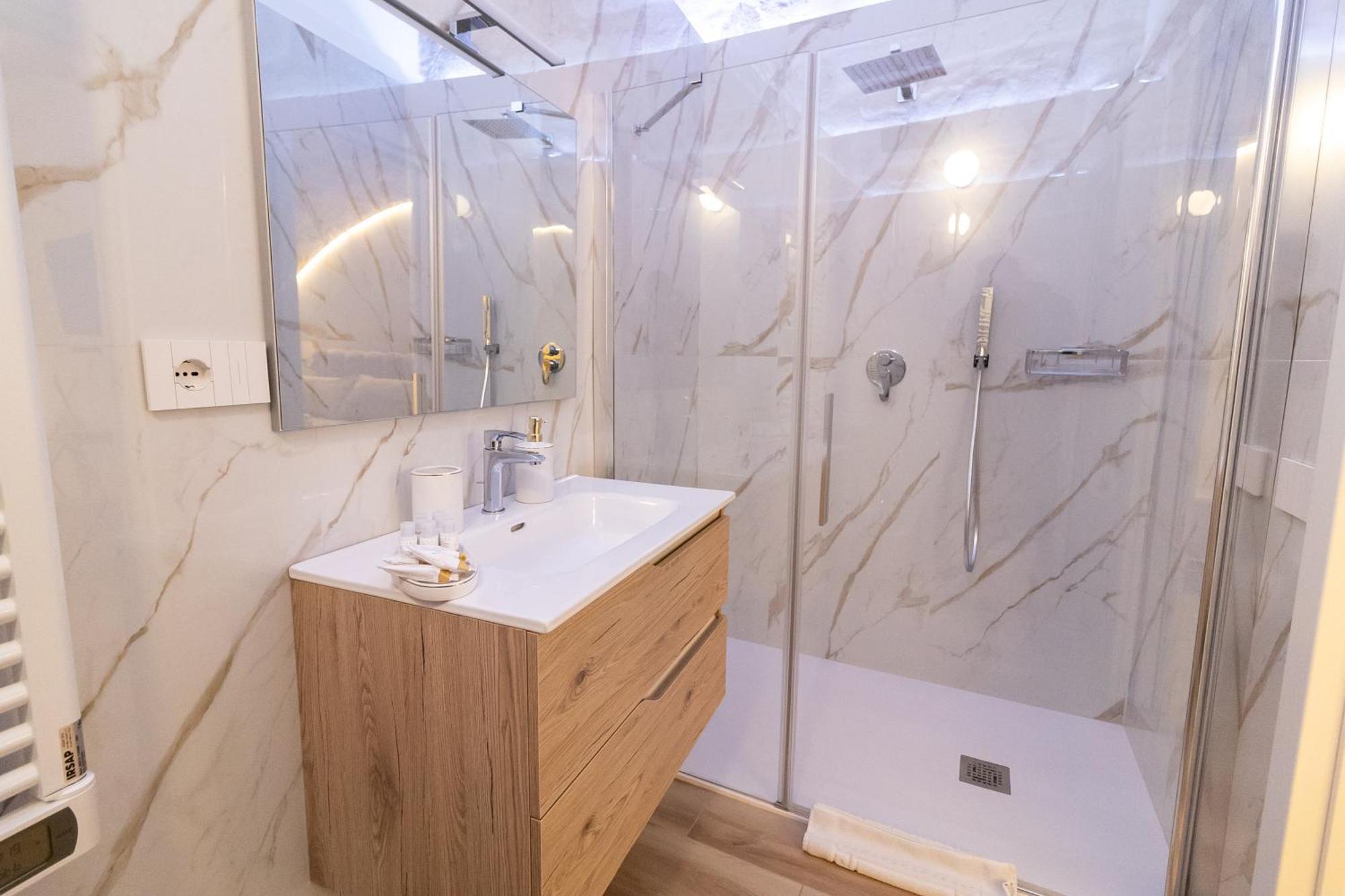 Carola Luxury Bari