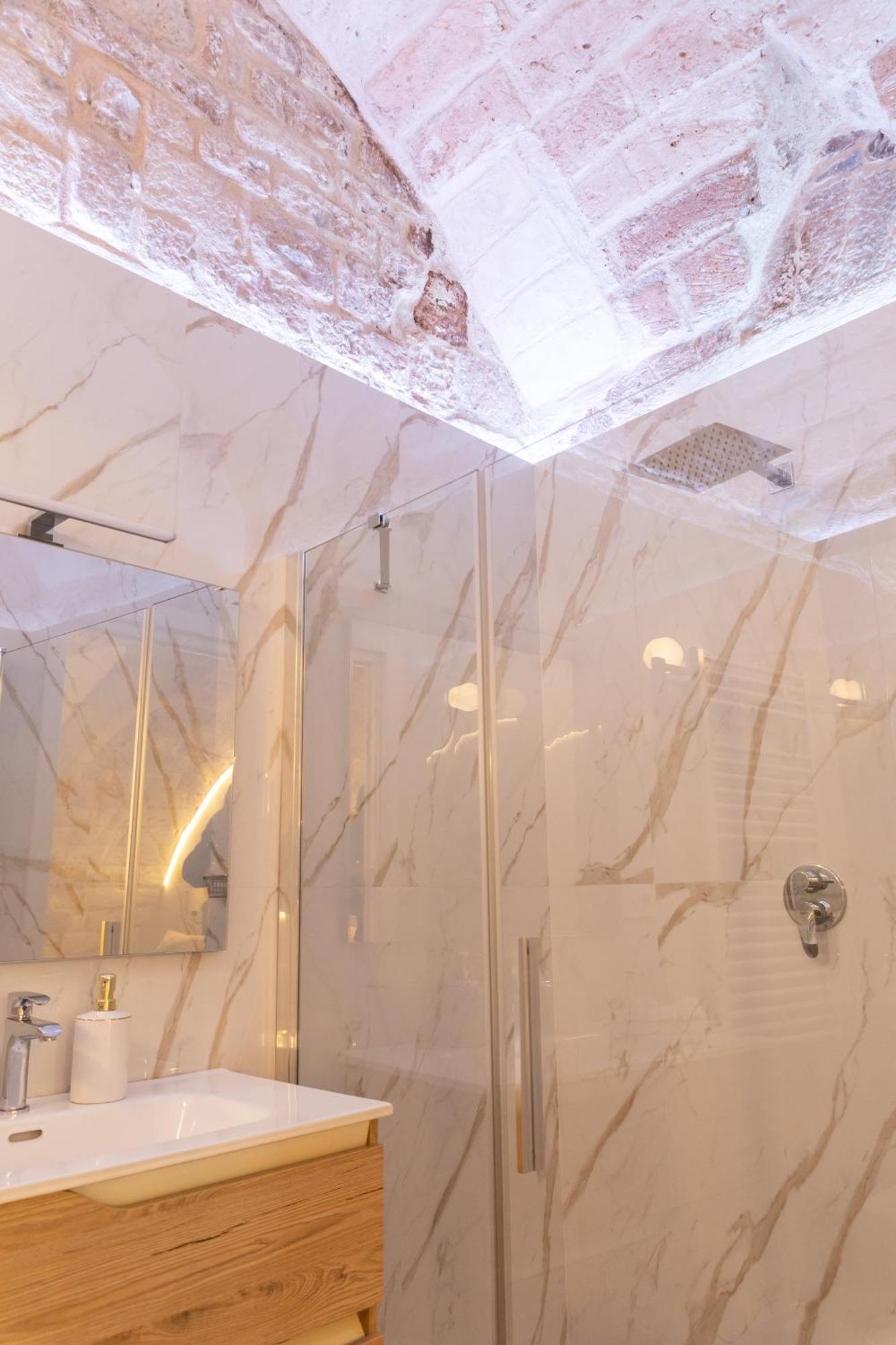 Carola Luxury * Bari