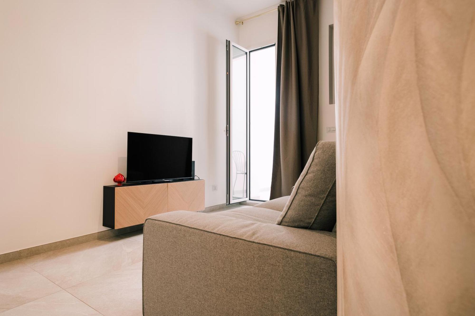 Apulian Tree - Luxury With Balcony -