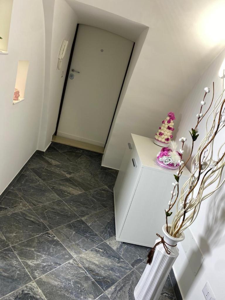 Apartment Romeo 3 *