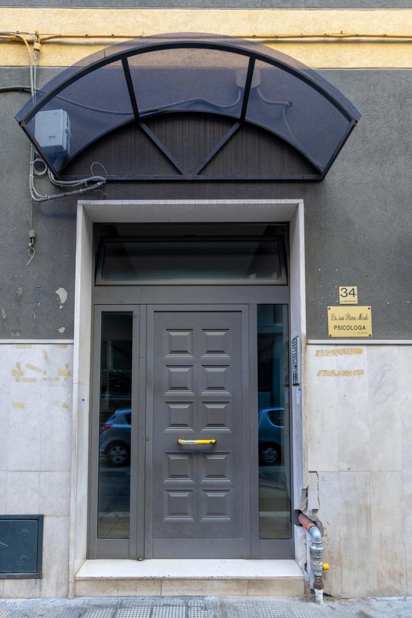 New Modern 2 Bedroom Near Policlinico Apartment
