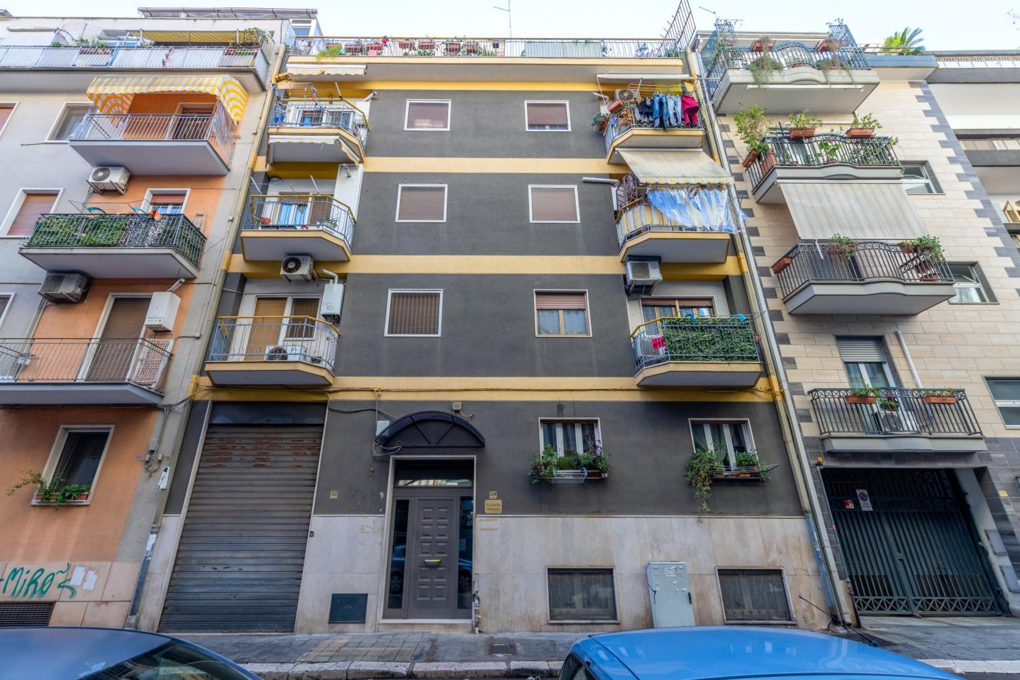 New Modern 2 Bedroom Near Policlinico *