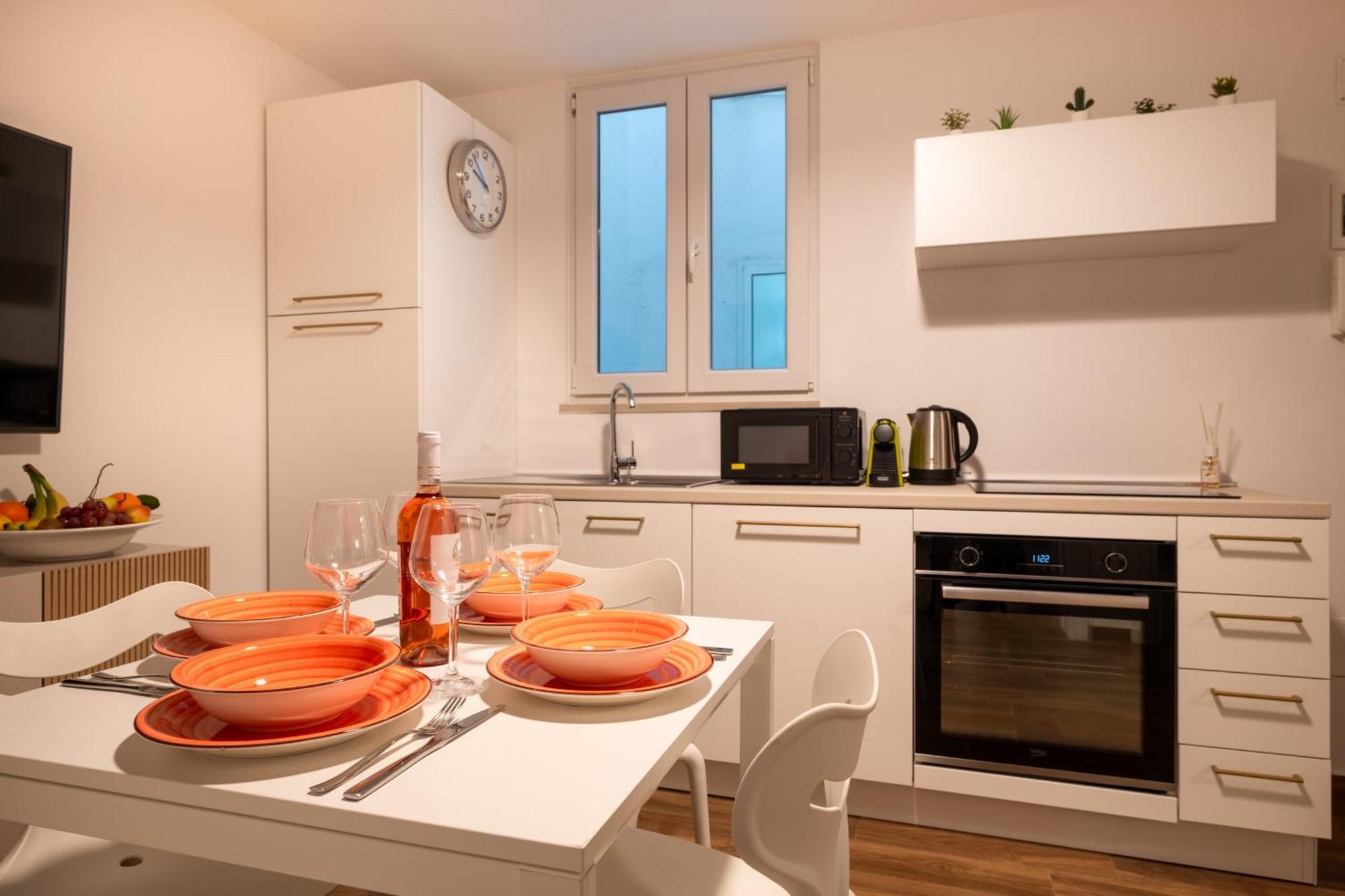New Modern 2 Bedroom Near Policlinico * Bari