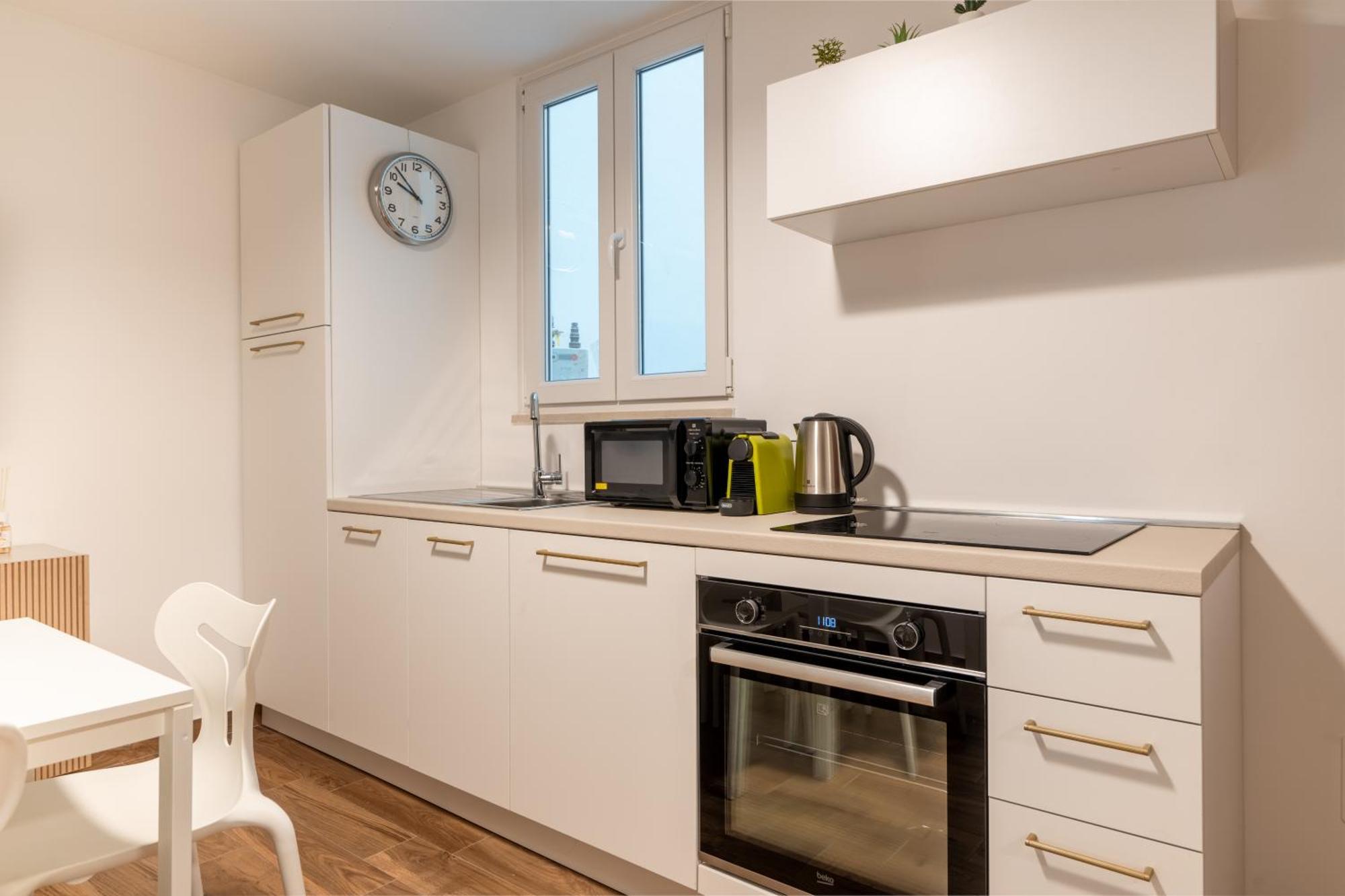 New Modern 2 Bedroom Near Policlinico