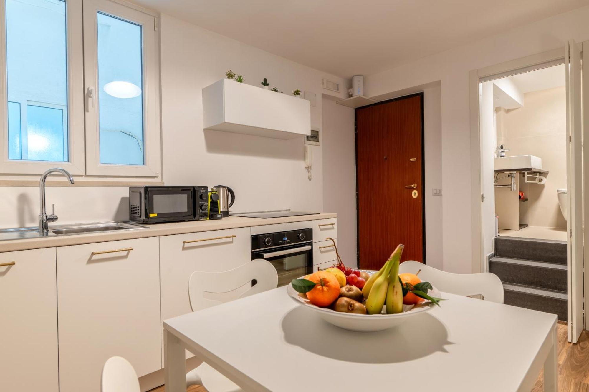 New Modern 2 Bedroom Near Policlinico *